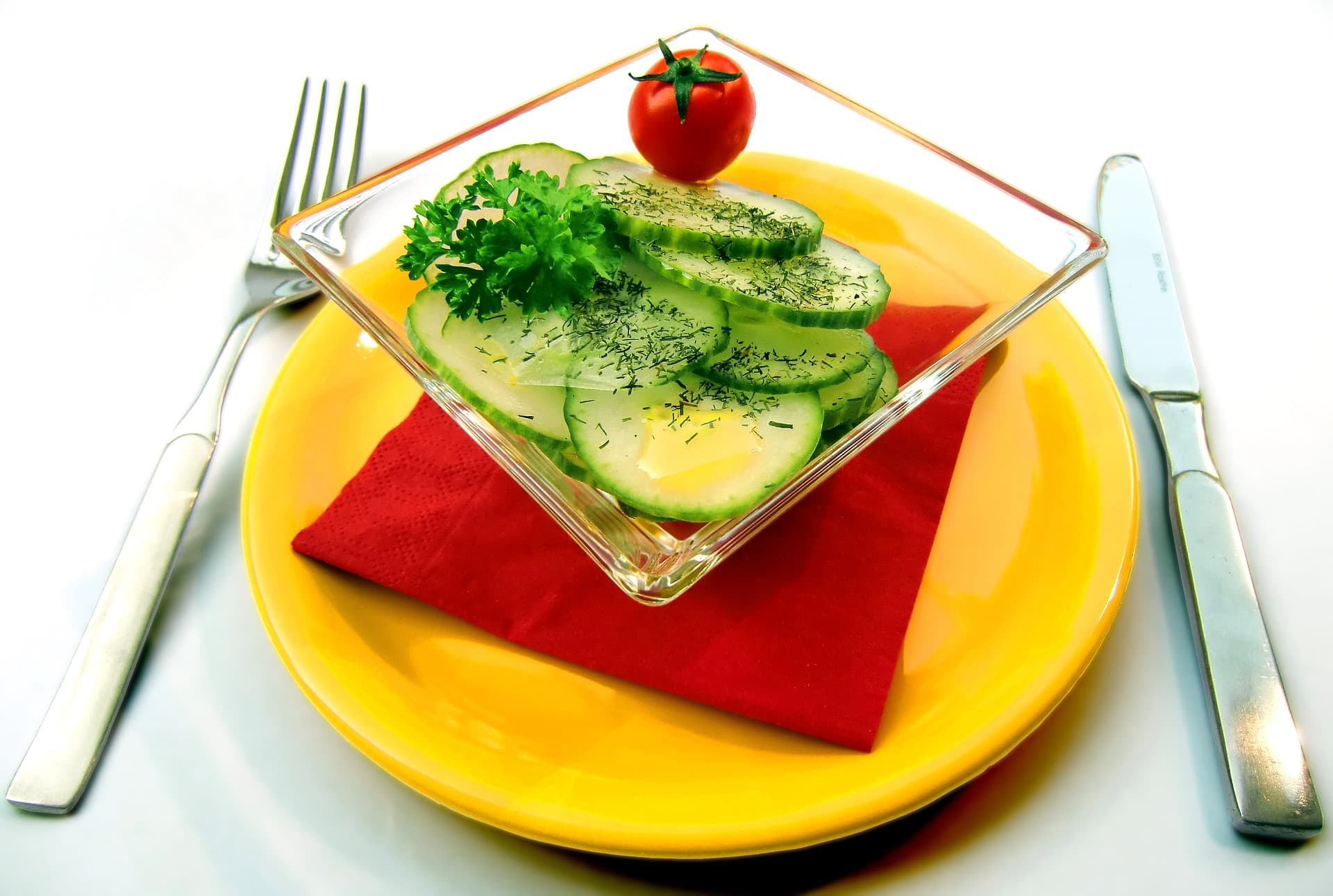 BŁĘDNE KOŁO, CZYLI ŚCISŁA DIETA GŁUPOTĄ