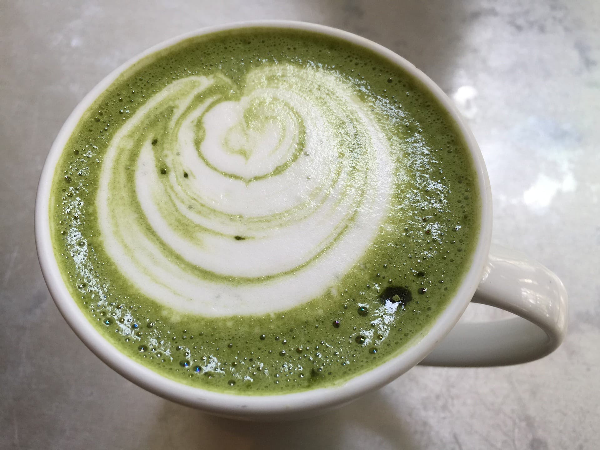 ZIELONA HERBATA MATCHA – CZY JUŻ JĄ ZNASZ?